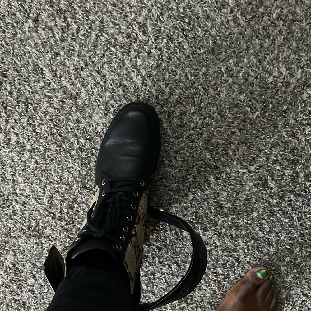 Black and Tan leather Gucci Lace-Up Boots - Picture 12 of 12